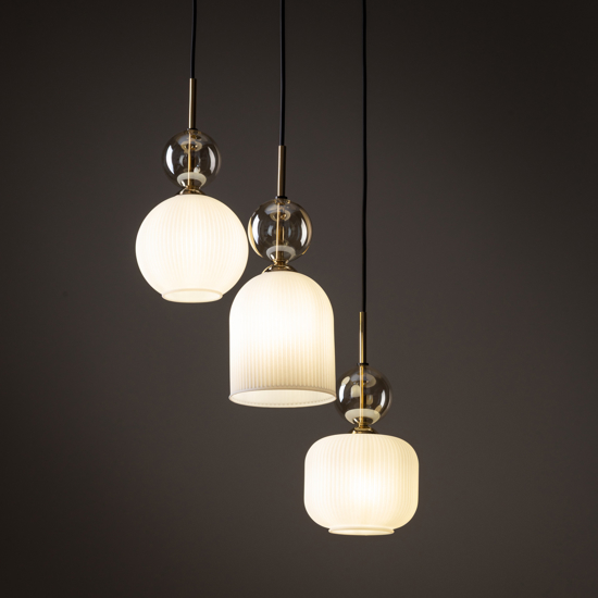 lampadario per camera da letto stile contemporaneo 3 vetri pendenti bianco ambra